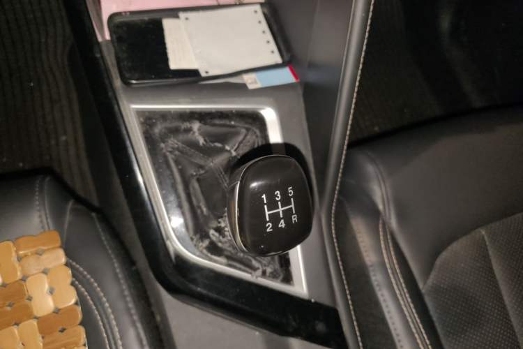 Used CHANGAN CS15 2021 1.5L Manual Entry-Level Trim Gear Lever