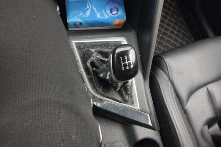 Used CHANGAN CS15 2021 1.5L Manual Entry-Level Trim Gear Lever
