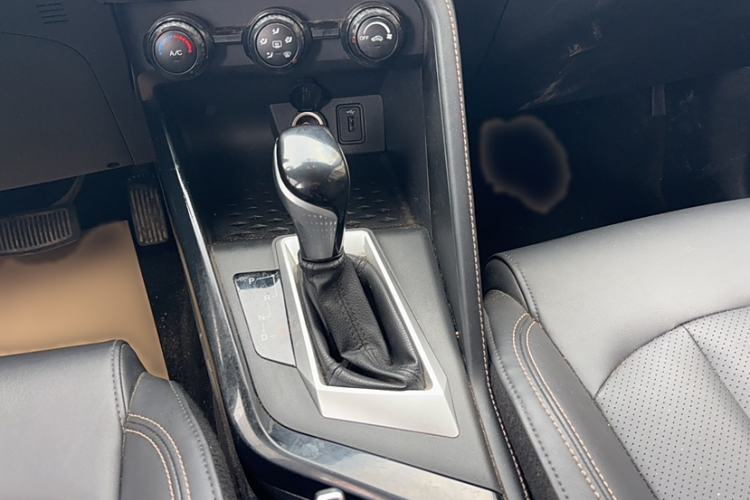 Used CHANGAN CS15 2021 1.5L Automatic Entry-Level Trim Gear Lever