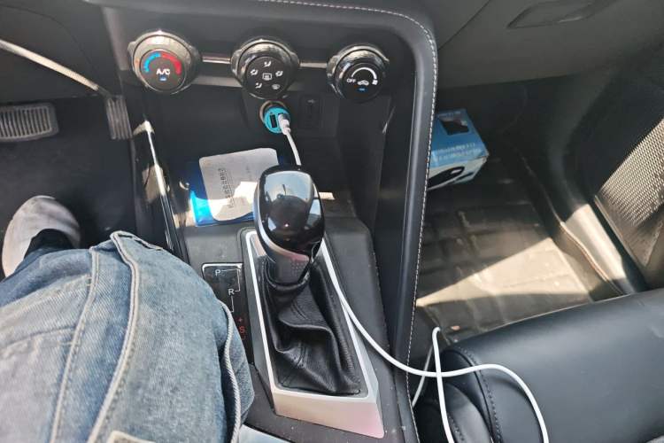 Used CHANGAN CS15 2021 1.5L Automatic Entry-Level Trim Gear Lever
