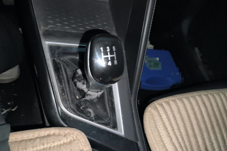 Used CHANGAN CS15 2021 1.5L Manual Entry-Level Trim Gear Lever