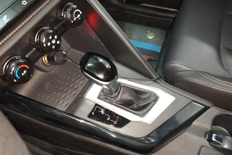 Used CHANGAN CS15 2021 1.5L Automatic Entry-Level Trim Gear Lever