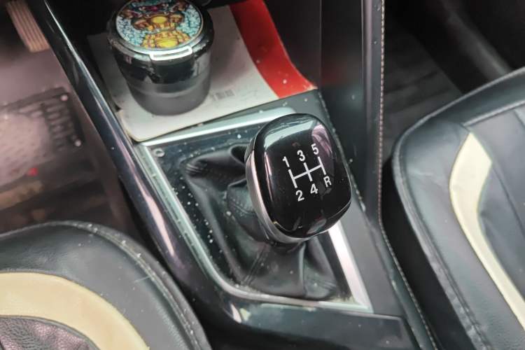 Used CHANGAN CS15 2021 1.5L Manual Entry-Level Trim Gear Lever