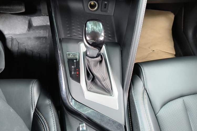 Used CHANGAN CS15 2021 1.5L Automatic Entry-Level Trim Gear Lever