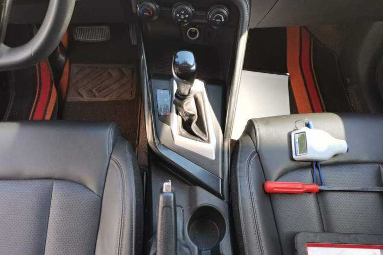 Used CHANGAN CS15 2021 1.5L Automatic Entry-Level Trim Gear Lever