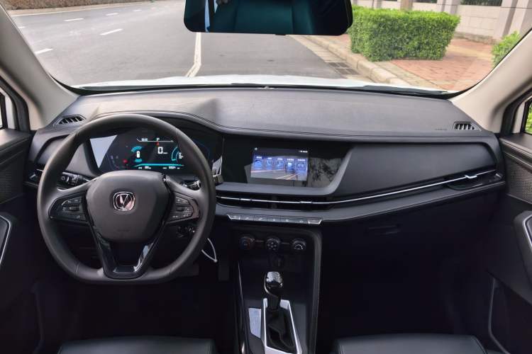 Used CHANGAN CS15 2021 1.5L Automatic Entry-Level Trim Interior 1