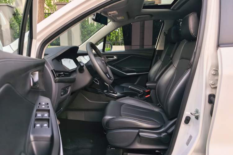 Used CHANGAN CS15 2021 1.5L Automatic Entry-Level Trim Interior 2