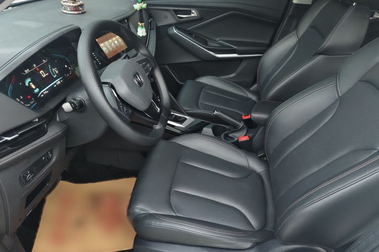 Used CHANGAN CS15 2021 1.5L Automatic Entry-Level Trim Interior 2
