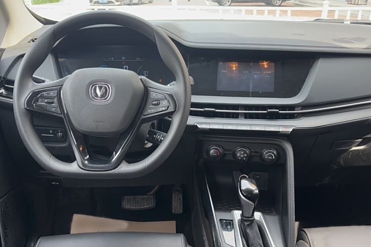 Used CHANGAN CS15 2021 1.5L Automatic Entry-Level Trim Interior 2