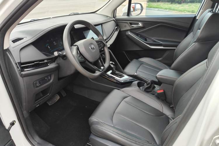 Used CHANGAN CS15 2021 1.5L Automatic Entry-Level Trim Interior 2