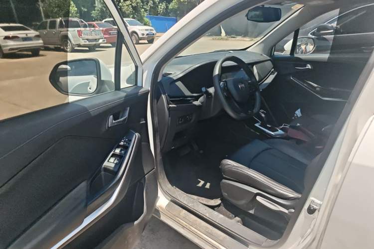 Used CHANGAN CS15 2021 1.5L Automatic Entry-Level Trim Interior 3