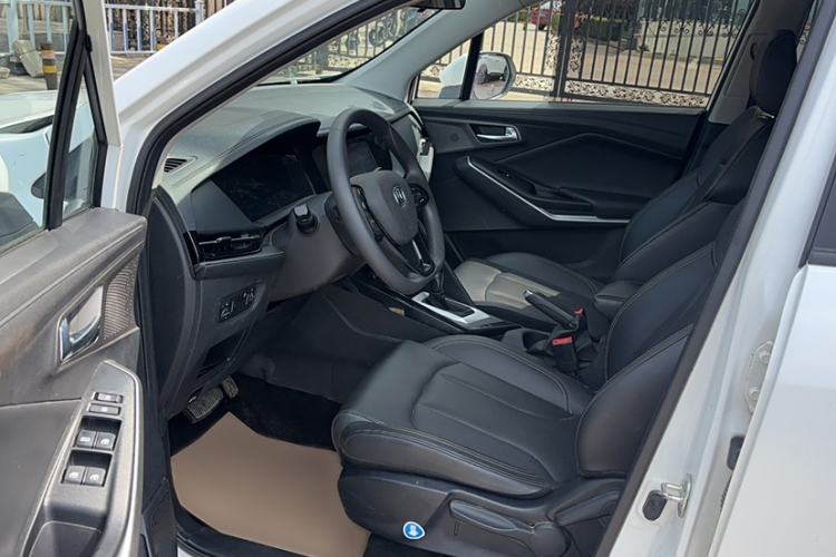 Used CHANGAN CS15 2021 1.5L Automatic Entry-Level Trim Interior 3