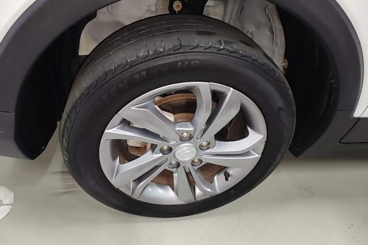 Used CHANGAN CS15 2021 1.5L Manual Entry-Level Trim Left Front Wheel Hub