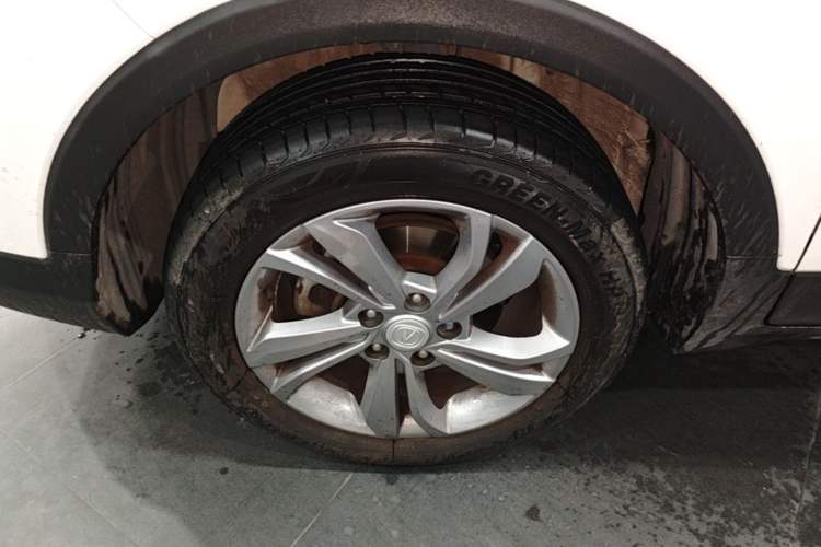 Used CHANGAN CS15 2021 1.5L Automatic Entry-Level Trim Left Front Wheel Hub