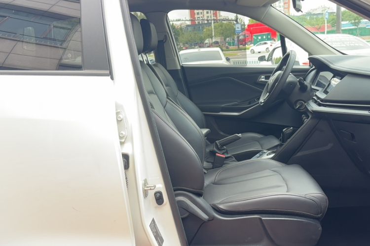 Used CHANGAN CS15 2021 1.5L Automatic Entry-Level Trim Right Front Seat