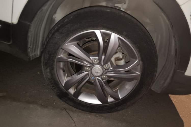 Used CHANGAN CS15 2021 1.5L Manual Entry-Level Trim Right Front Wheel Hub