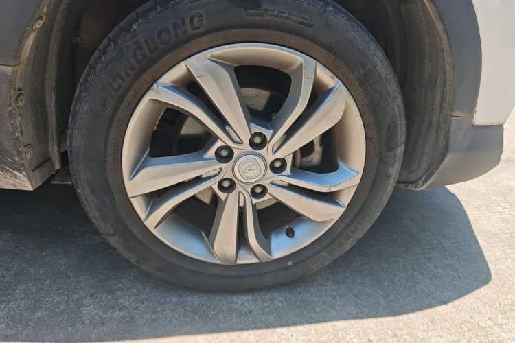 Used CHANGAN CS15 2021 1.5L Automatic Entry-Level Trim Right Front Wheel Hub