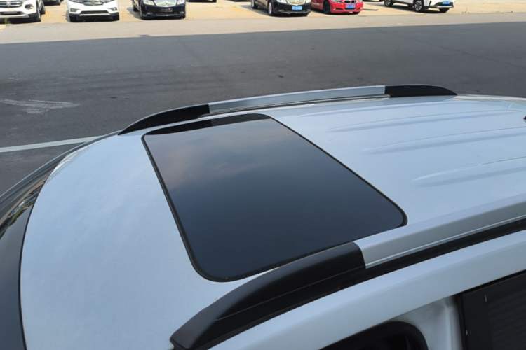 Used CHANGAN CS15 2021 1.5L Automatic Entry-Level Trim Roof