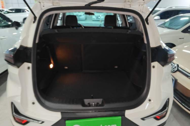 Used CHANGAN CS15 2021 1.5L Automatic Entry-Level Trim Trunk