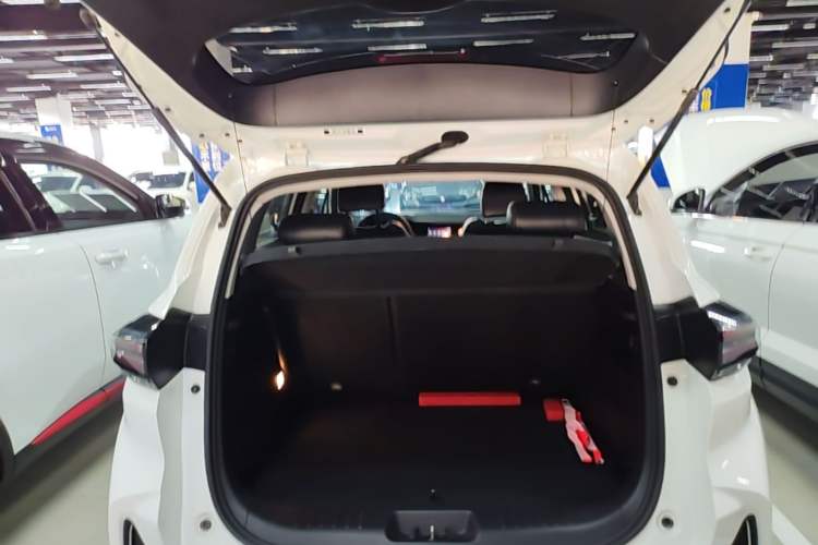 Used CHANGAN CS15 2021 1.5L Manual Entry-Level Trim Trunk