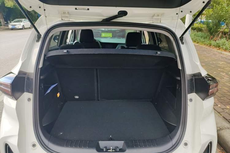 Used CHANGAN CS15 2021 1.5L Automatic Entry-Level Trim Trunk