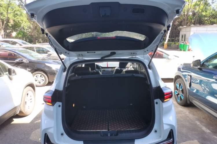 Used CHANGAN CS15 2021 1.5L Automatic Entry-Level Trim Trunk