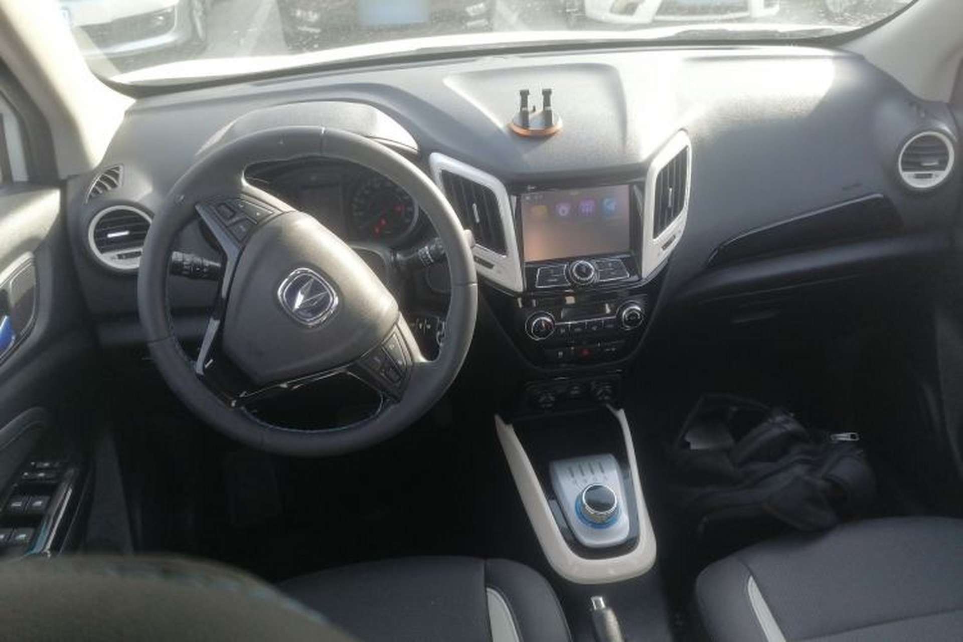 Used CHANGAN CS15EV 2018 350i Center Console