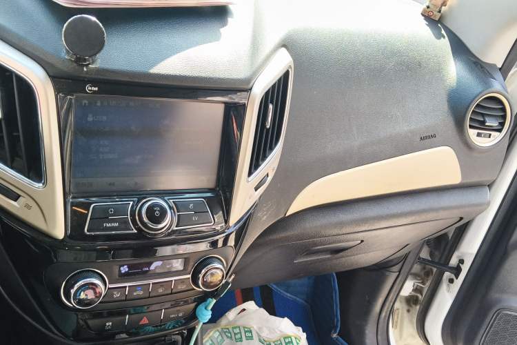 Used CHANGAN CS15EV 2019 400i model Audio And AC Panel