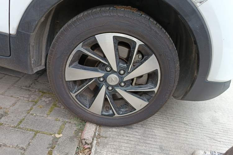 Used CHANGAN CS15EV 2019 400i model Right Front Wheel Hub