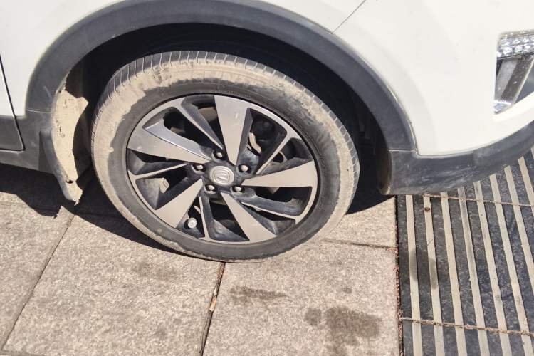 Used CHANGAN CS15EV 2019 400i model Right Front Wheel Hub