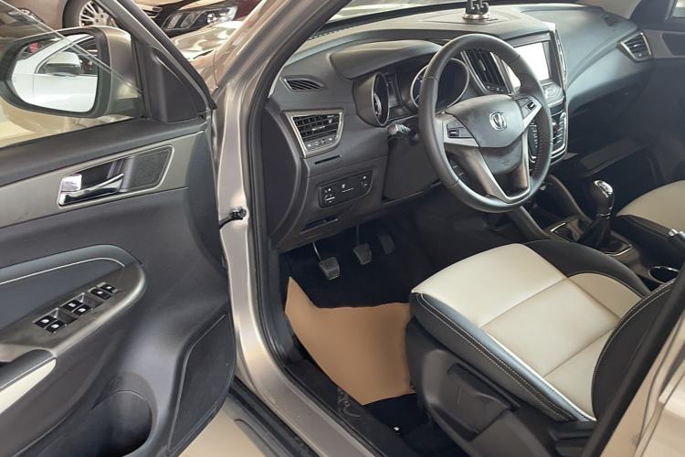 Used CHANGAN CS35 2017 1.6L Manual Luxury Model Interior 2