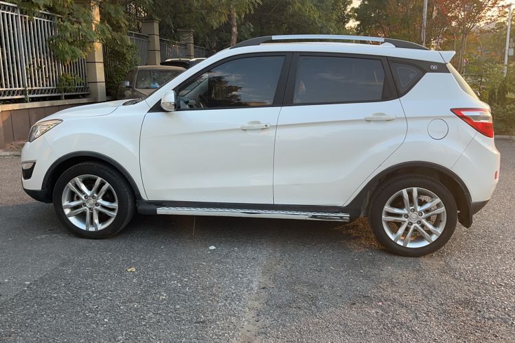 Used CHANGAN CS35 2016 1.6L Manual Luxury Model China IV Standard Exterior 5