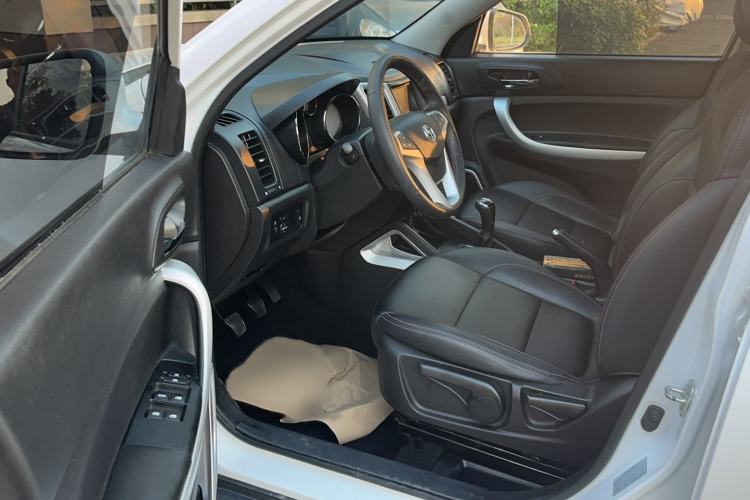 Used CHANGAN CS35 2016 1.6L Manual Luxury Model China IV Standard Interior 2