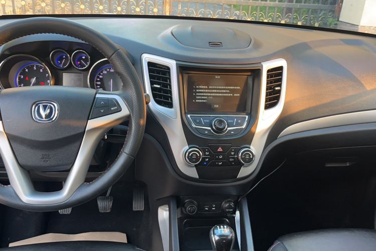 Used CHANGAN CS35 2016 1.6L Manual Luxury Model China IV Standard Interior 3