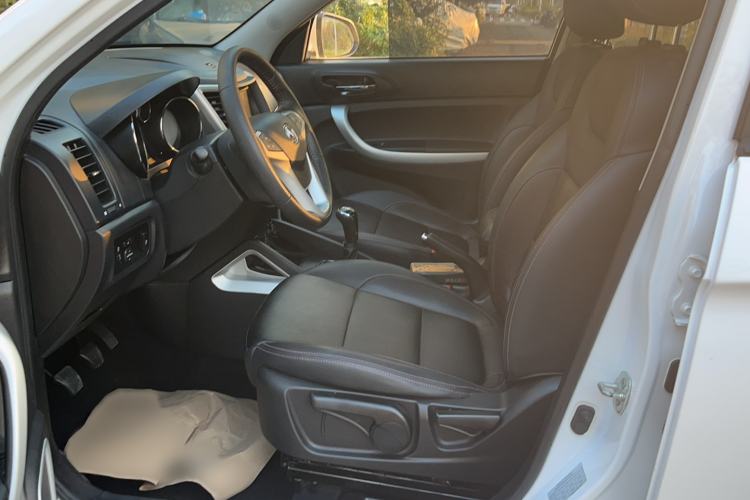 Used CHANGAN CS35 2016 1.6L Manual Luxury Model China IV Standard Interior 4