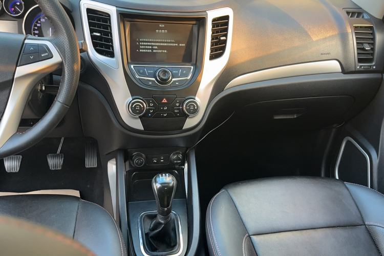 Used CHANGAN CS35 2016 1.6L Manual Luxury Model China IV Standard Interior 7