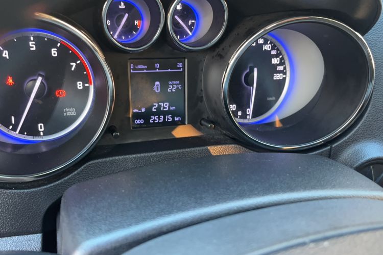 Used CHANGAN CS35 2016 1.6L Manual Luxury Model China IV Standard Odometer Close Up