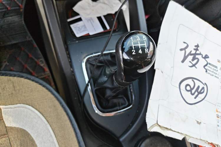 Used CHANGAN CS35 2012 1.6L Manual Luxury Version China V Standard Gear Lever