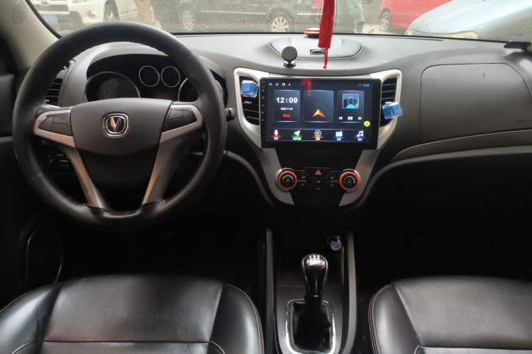 Used CHANGAN CS35 2012 1.6L Manual Luxury Model China IV Standard Center Console