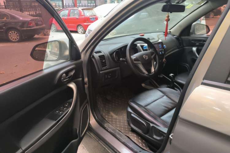 Used CHANGAN CS35 2012 1.6L Manual Luxury Model China IV Standard Driver Seat