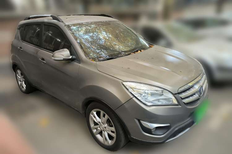Used CHANGAN CS35 2012 1.6L Manual Luxury Model China IV Standard Front Right 45 Deg