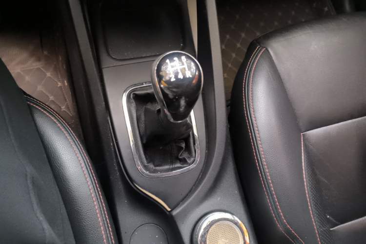 Used CHANGAN CS35 2012 1.6L Manual Luxury Model China IV Standard Gear Lever