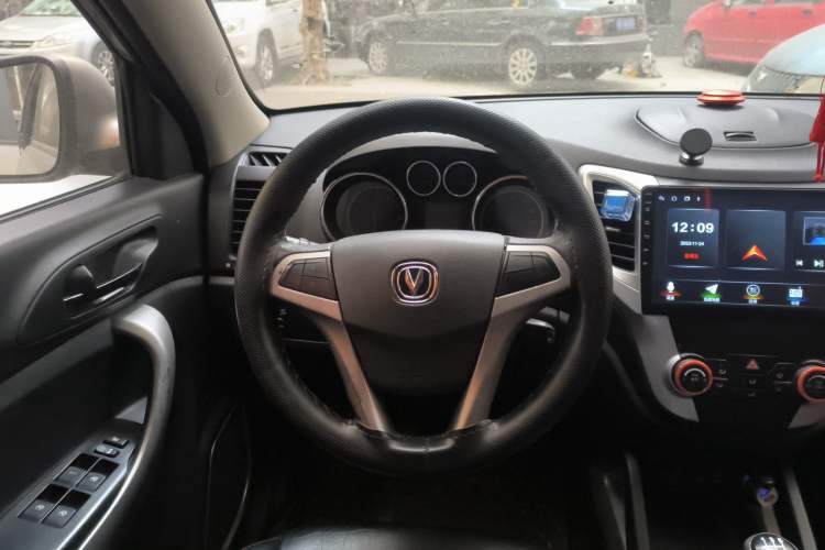Used CHANGAN CS35 2012 1.6L Manual Luxury Model China IV Standard Steering Wheel