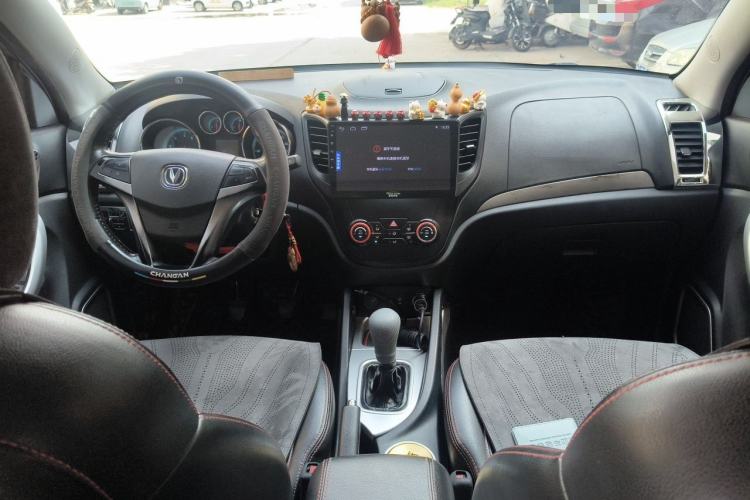 Used CHANGAN CS35 2012 1.6L Manual Luxury Model China IV Standard Center Console