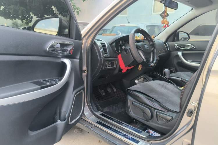 Used CHANGAN CS35 2012 1.6L Manual Luxury Model China IV Standard Driver Seat