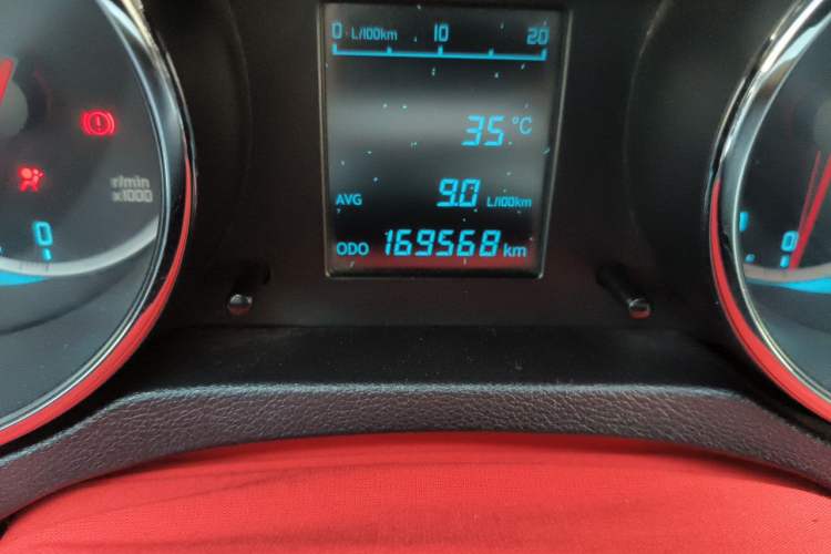 Used CHANGAN CS35 2012 1.6L Manual Luxury Model China IV Standard Odometer Close Up
