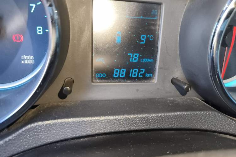 Used CHANGAN CS35 2012 1.6L Manual Luxury Model China IV Standard Odometer Close Up