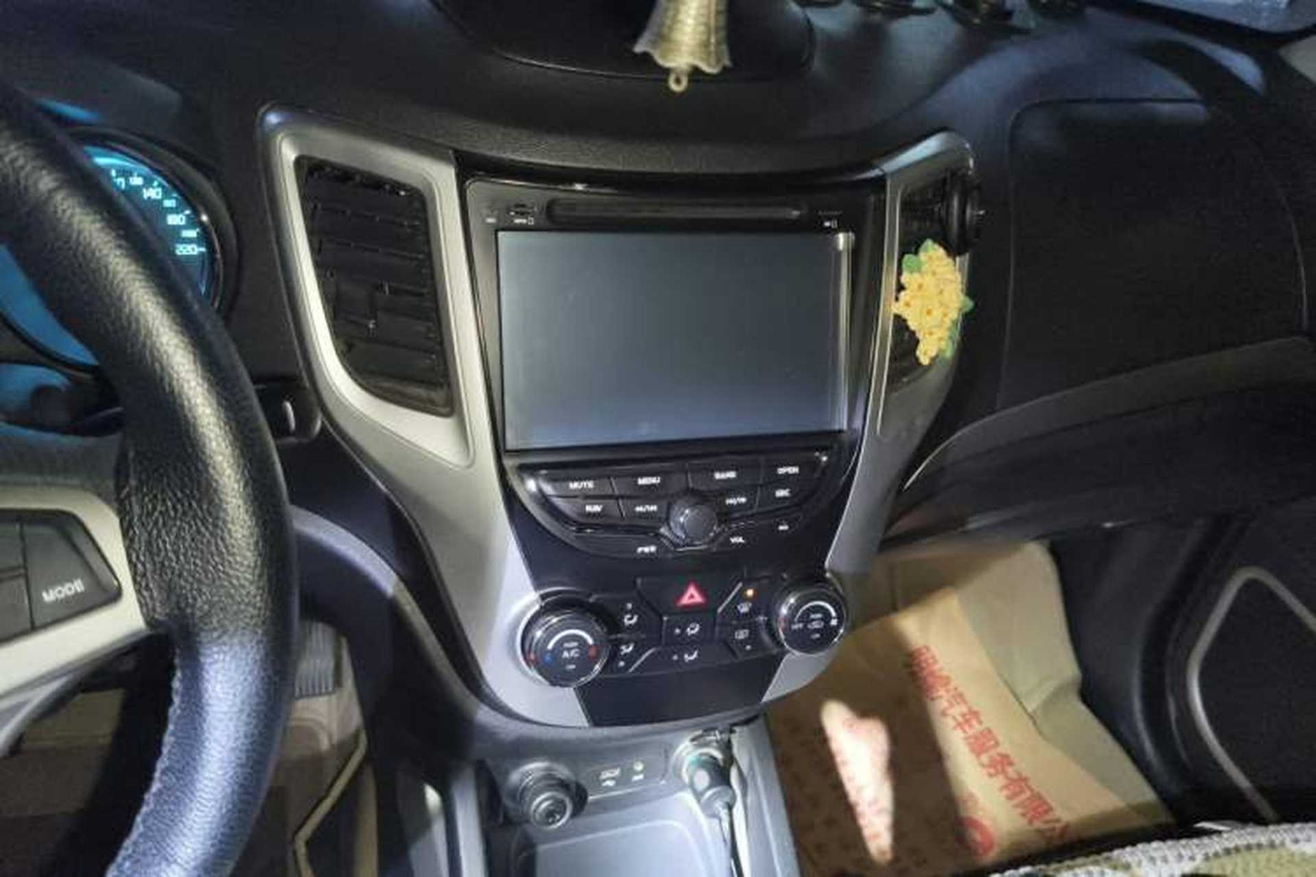 Used CHANGAN CS35 2012 1.6L Manual Comfort Edition China IV Standard Audio And AC Panel