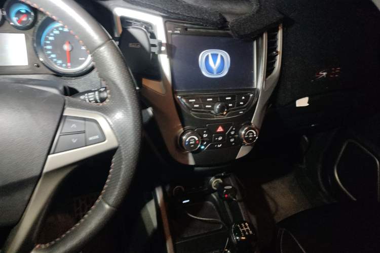 Used CHANGAN CS35 2012 1.6L Manual Comfort Edition China IV Standard Audio And AC Panel