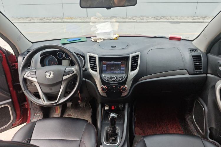 Used CHANGAN CS35 2012 1.6L Manual Luxury Model China IV Standard Center Console